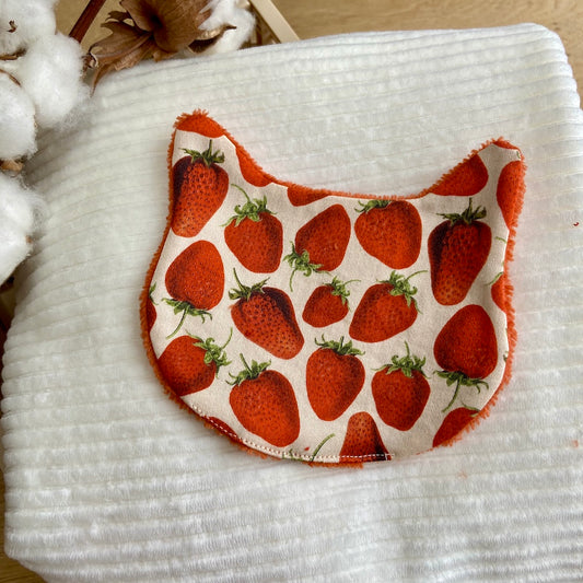 Le Chaton démaquillant qui mange des fraises