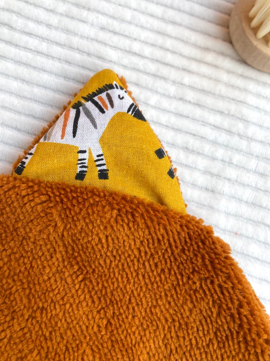 Le gant de toilette marionnette qui fait un safari