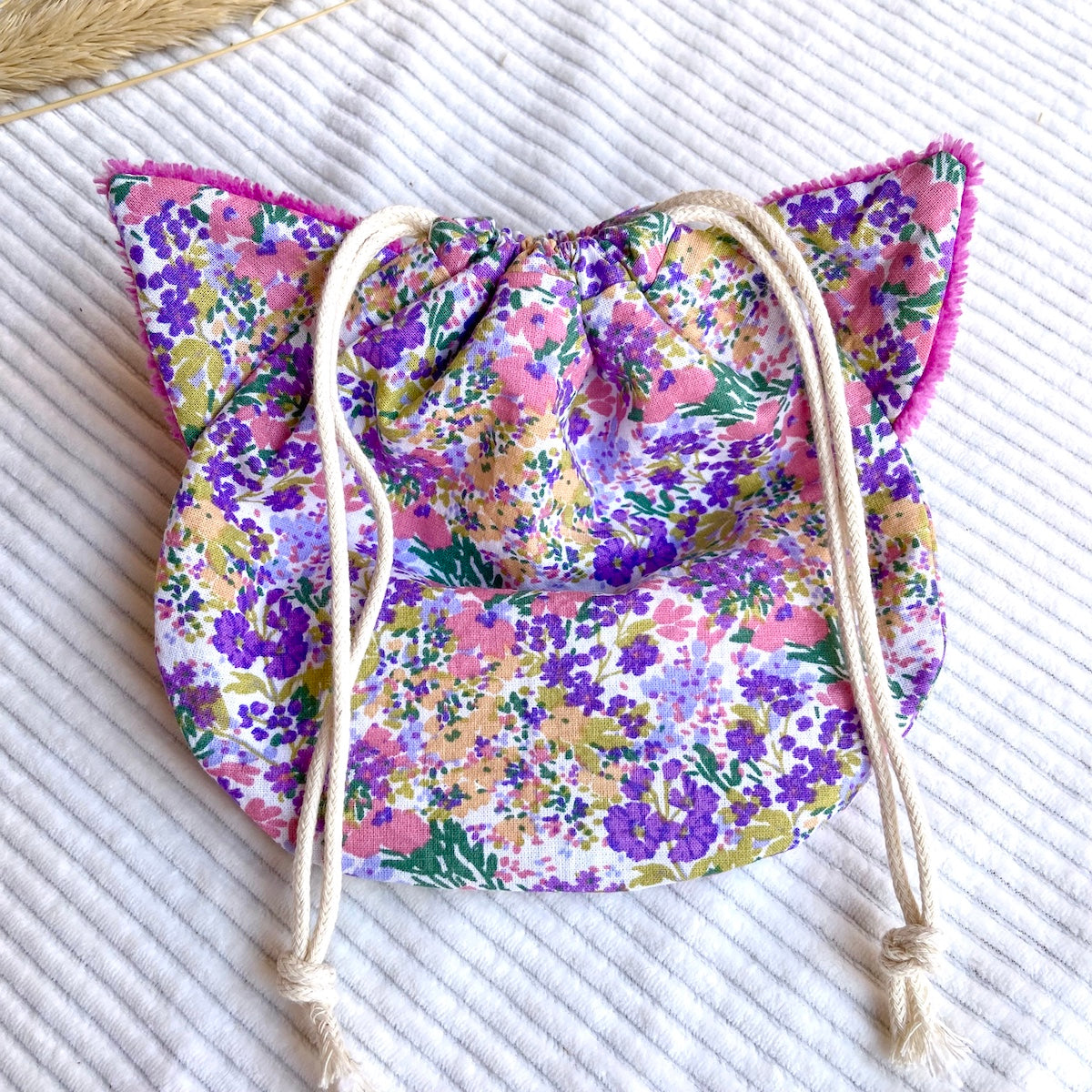 Le Pochaton dans les pétunias