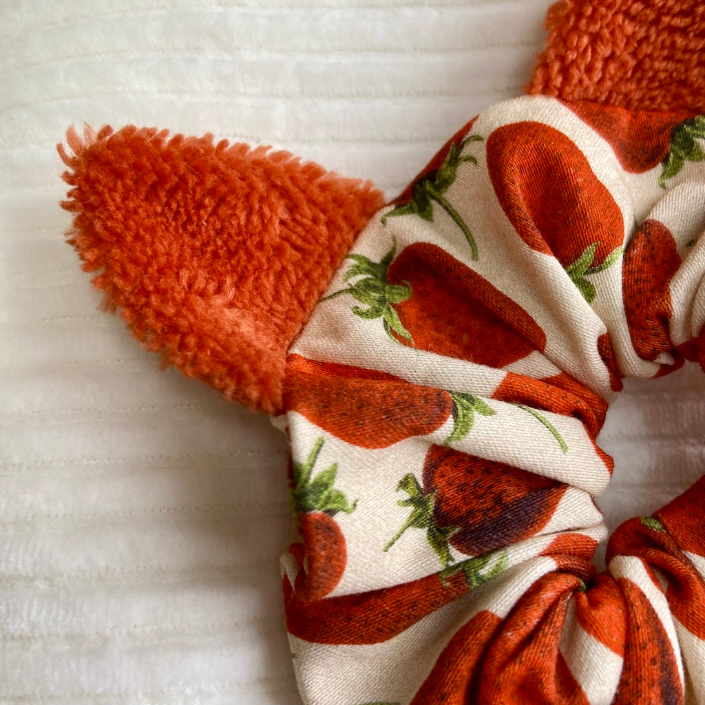 Le Cha-Chou qui mange des fraises