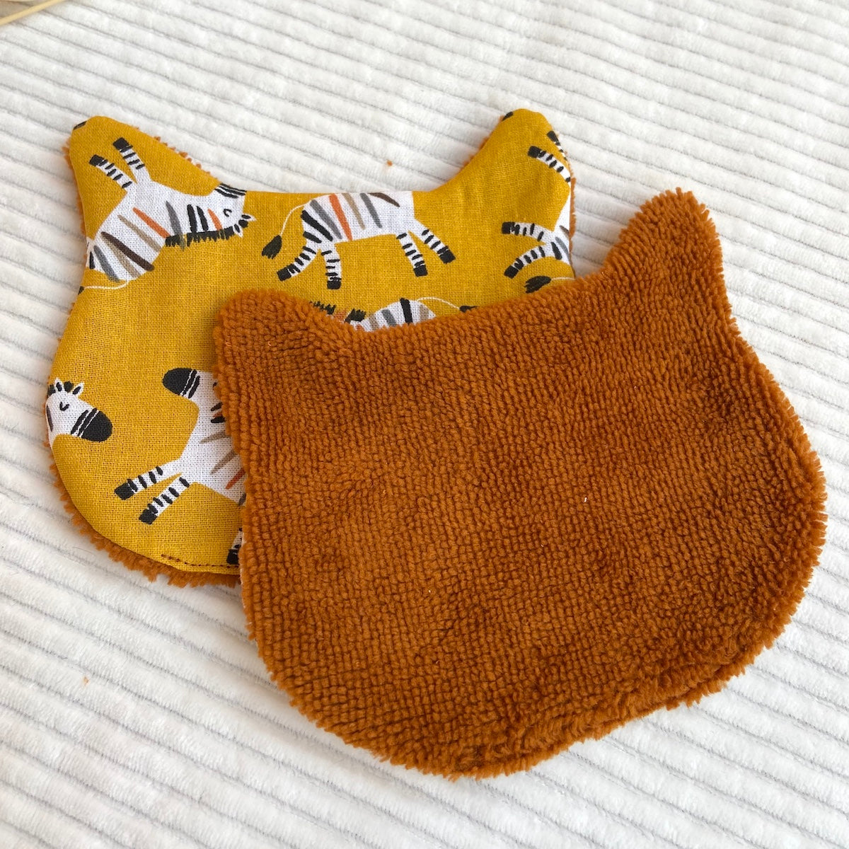 Le Chaton démaquillant qui fait un safari