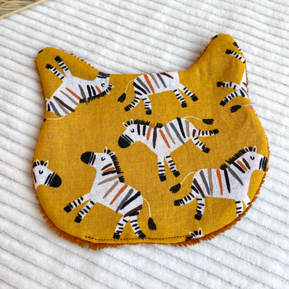 Le Chaton démaquillant qui fait un safari