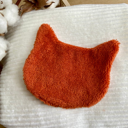 Le Chaton démaquillant qui mange des fraises