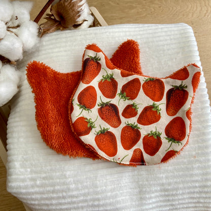 Le Chaton démaquillant qui mange des fraises