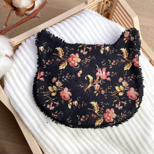 Le Chaton démaquillant un peu gothique