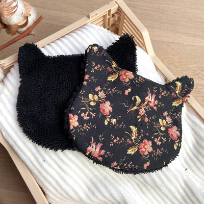 Le Chaton démaquillant un peu gothique