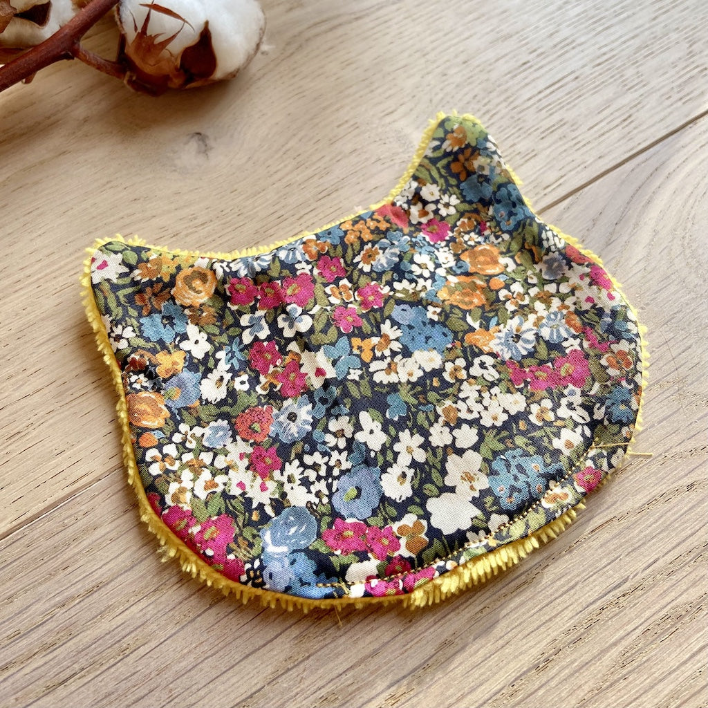 Le Chaton démaquillant en balade automnale