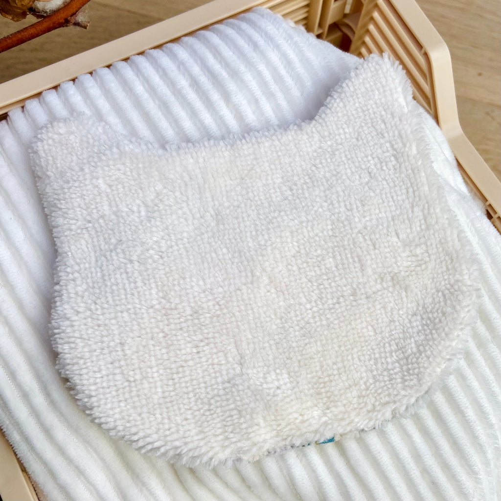 Le Chaton démaquillant qui aime le luxe