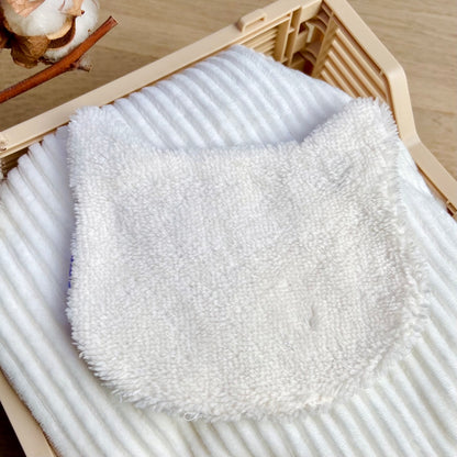 Le Chaton démaquillant qui prend le soleil