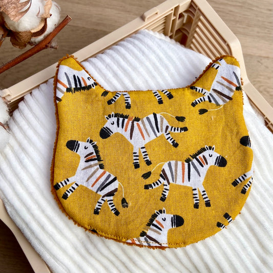 Le Chaton démaquillant qui fait un safari