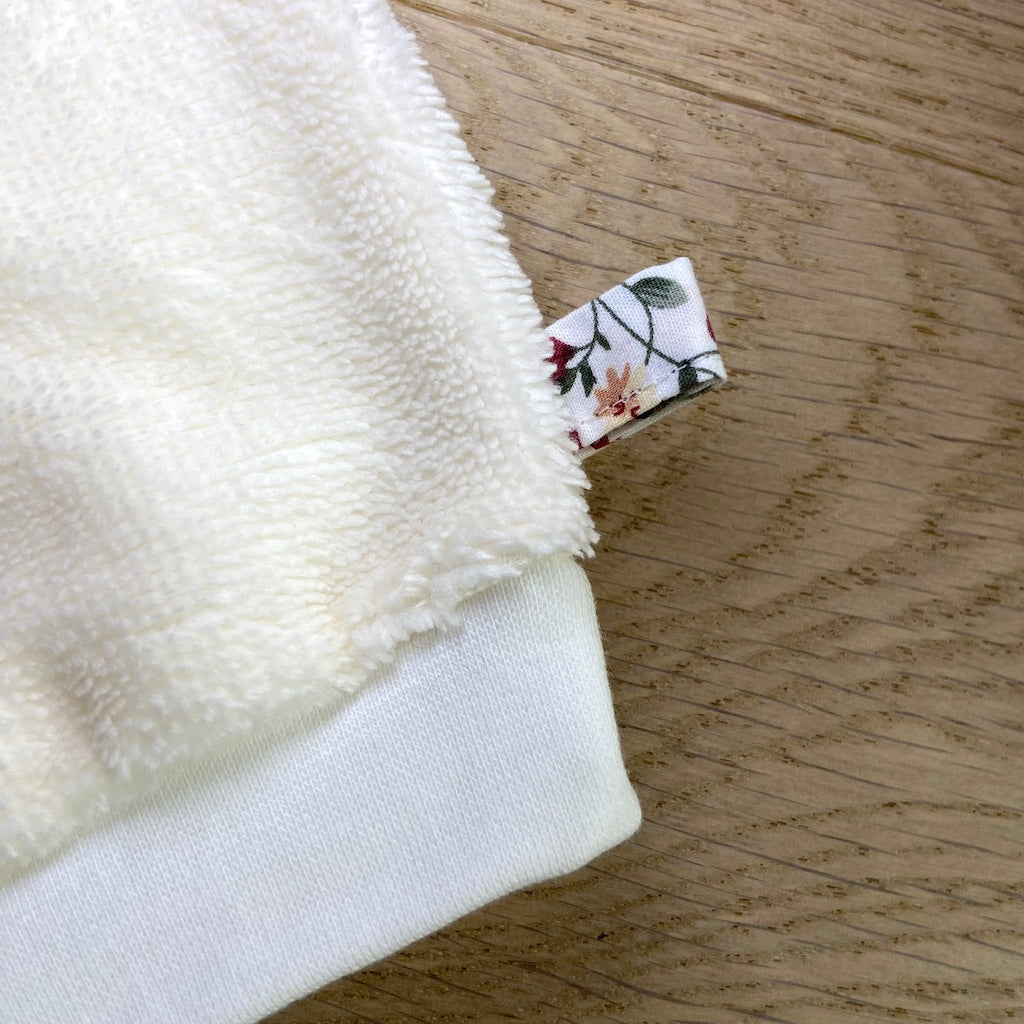 Le gant de toilette marionnette dans les champs