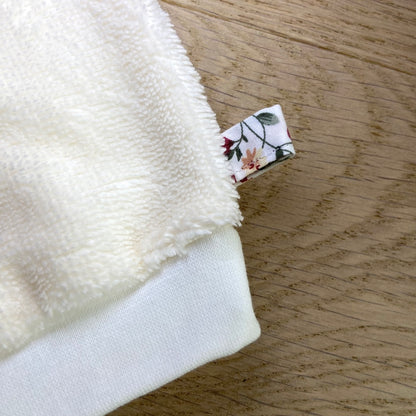 Le gant de toilette marionnette dans les champs