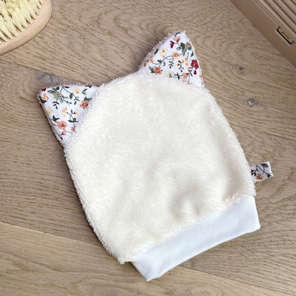 Le gant de toilette marionnette dans les champs