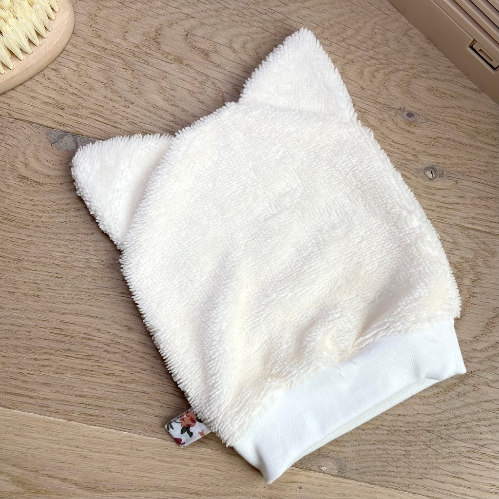 Le gant de toilette marionnette dans les champs