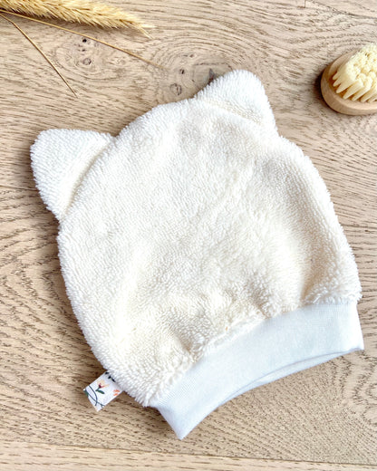 Le gant de toilette marionnette dans les champs