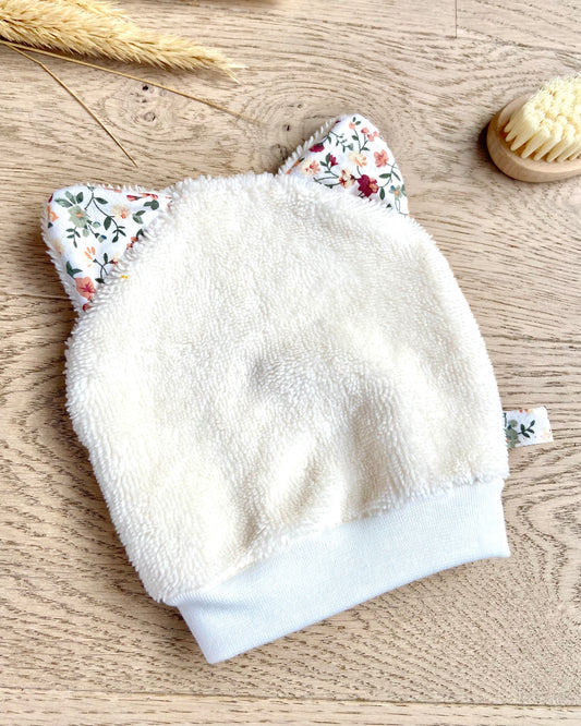 Le gant de toilette marionnette dans les champs