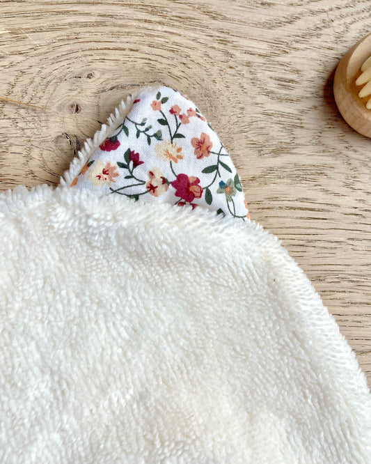 Le gant de toilette marionnette dans les champs