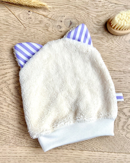 Le gant de toilette marionnette qui prend le soleil