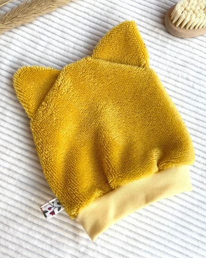 Le gant de toilette marionnette dans les champs