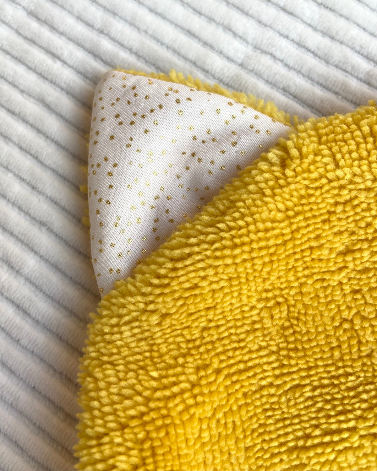 Le gant de toilette marionnette qui aime les paillettes