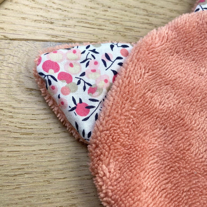 Le gant de toilette marionnette qui aime le rose