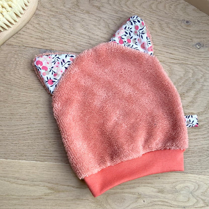 Le gant de toilette marionnette qui aime le rose