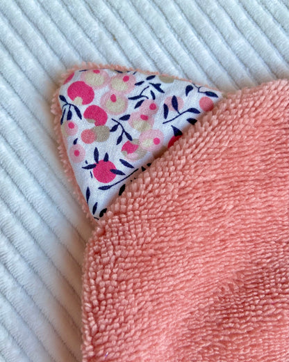 Le gant de toilette marionnette qui aime le rose