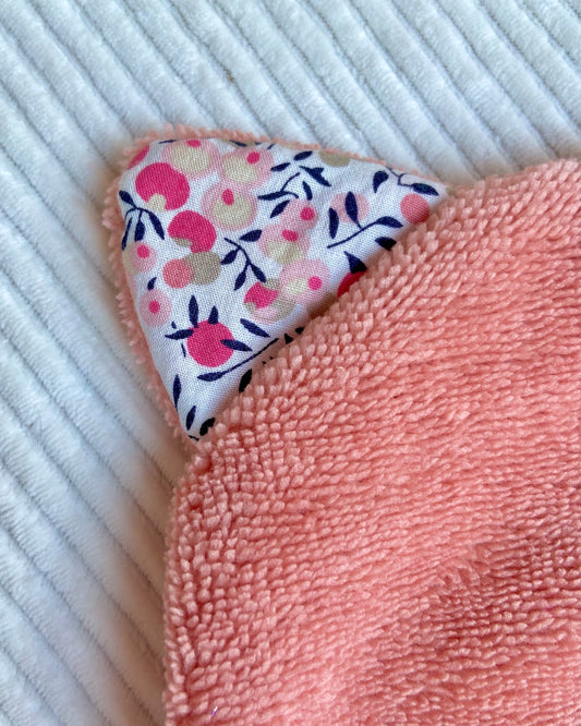 Le gant de toilette marionnette qui aime le rose