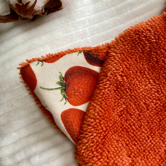 Le gant de toilette marionnette qui mange des fraises