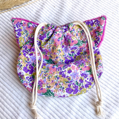 Le Pochaton dans les pétunias