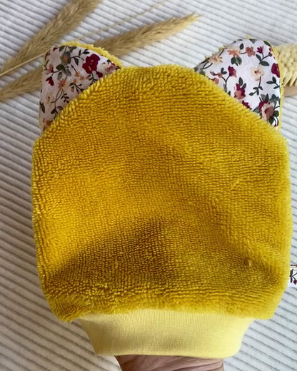 Le gant de toilette marionnette dans les champs