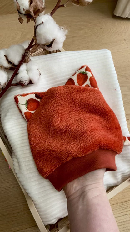 Le gant magique qui mange des fraises